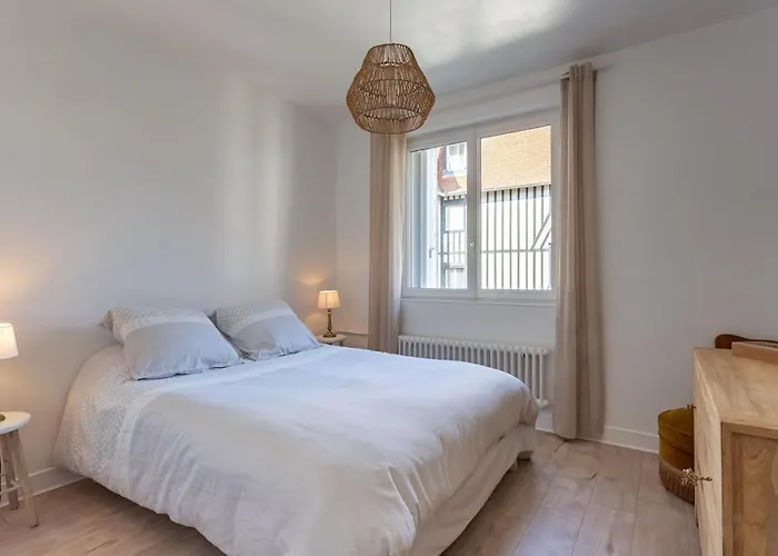 Le Carrousel - Avec Attenant *