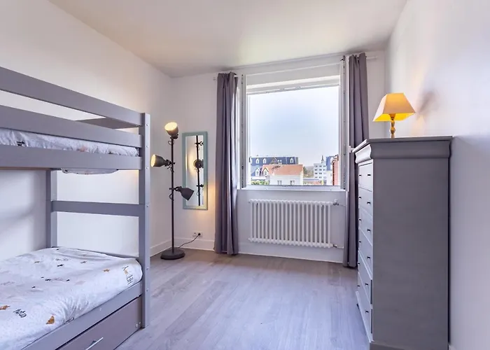 Le Carrousel - Avec Attenant *