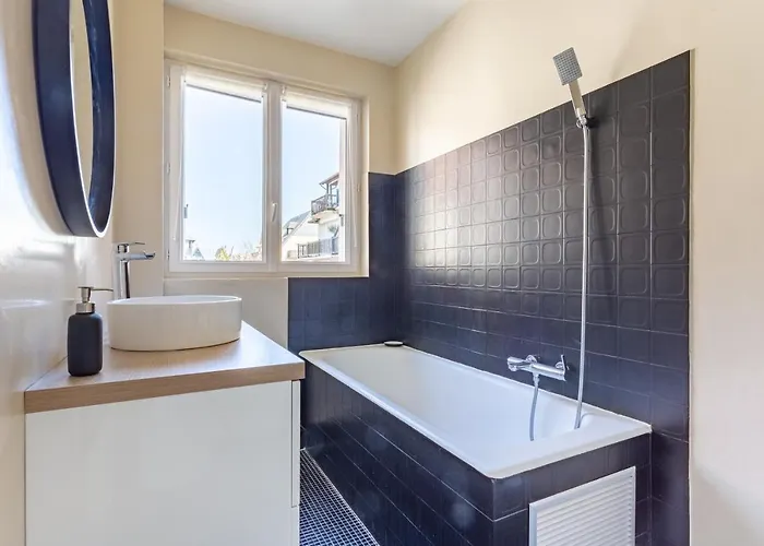 Le Carrousel - Avec Attenant *