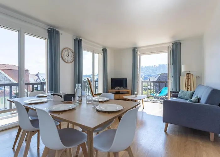 Le Carrousel - Avec Attenant *