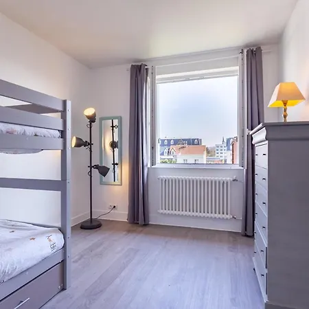 Le Carrousel - Avec Attenant *